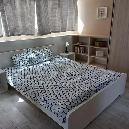 Sunlight Apartmanhaz *